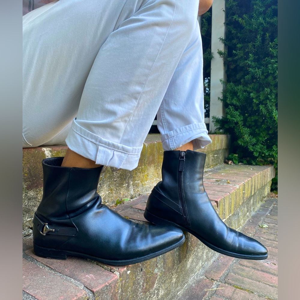 Gucci men Chelsea boots black leather 100% originals size 9 USA 🇺🇸 gently used
